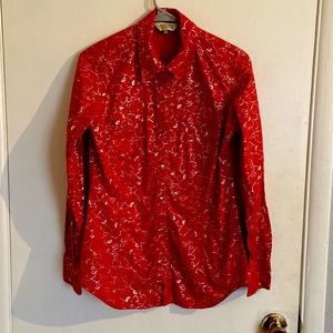 Women Wrangler button snap western shirt.